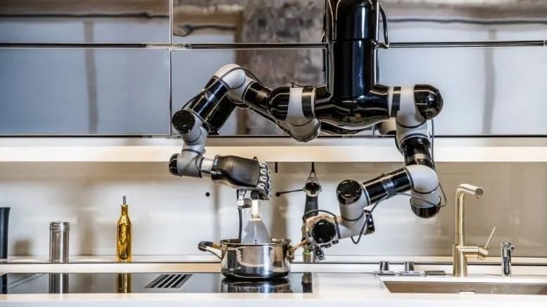 Humanoid robots in Xinjiang tried their hand at cooking local dishes, but are still far from mastery